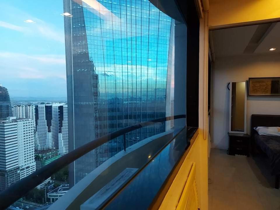 Family Staycation With Pool Manila Exteriör bild