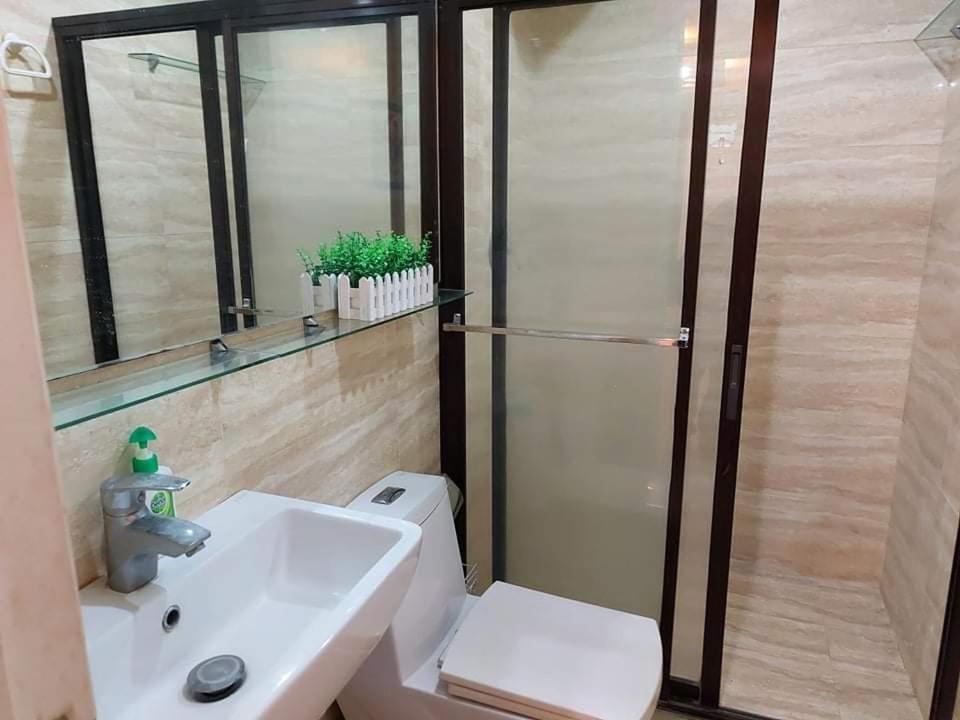 Family Staycation With Pool Manila Exteriör bild
