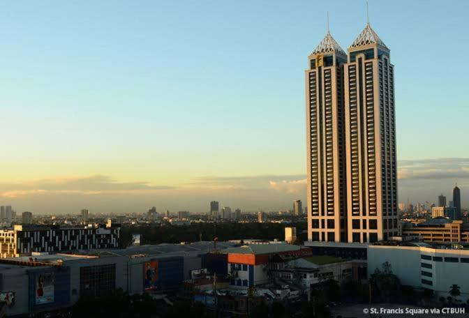 Family Staycation With Pool Manila Exteriör bild