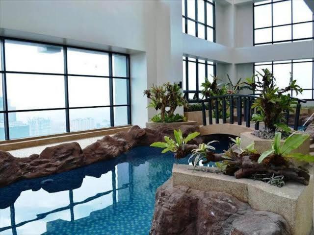 Family Staycation With Pool Manila Exteriör bild