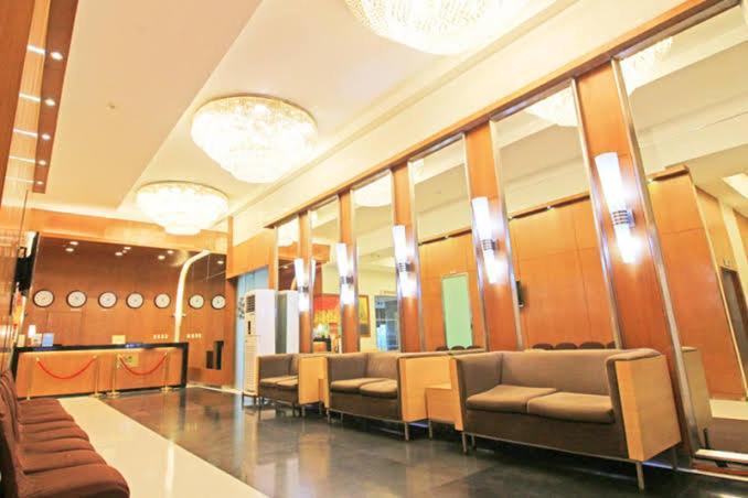 Family Staycation With Pool Manila Exteriör bild