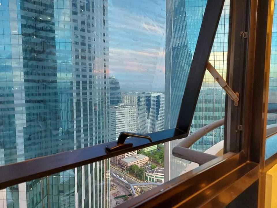 Family Staycation With Pool Manila Exteriör bild